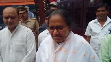 चंदौसी: जिला आपदा प्रबंधन प्राधिकरण के तहत हुए नुकसान में राहत देने हेतु 27 चेक किए गए वितरित, मंत्री गुलाब देवी ने दी जानकारी