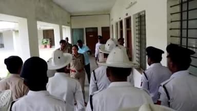 बेमेतरा: SP भावना गुप्ता ने बेमेतरा में यातायात शाखा से संबंधित उपलब्ध संसाधनों का किया निरीक्षण, दिए आवश्यक निर्देश