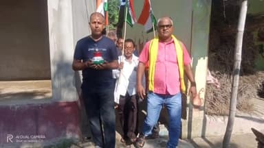 सिकटी: सिकटी के बरदहा मंडल में मेरी माटी मेरा देश कार्यक्रम के तहत किया गया मिट्टी संग्रह।