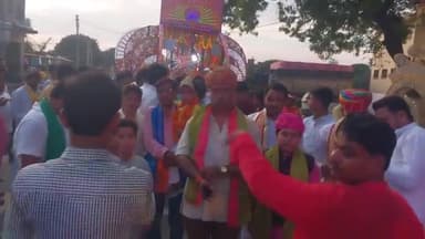 जलेसर: अवागढ में राजा रिषिराज सिंह व जलेसर में विधायक संजीव दिवाकर ने किया श्रीकृष्ण शोभायात्रा का शुभारंभ.