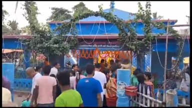 अररिया: कृष्णाष्टमी के अवसर पर शहर के विभिन्न मंदिरों में भक्तों की उमड़ी भीड़, आकर्षक तरीके से सजाया गया है मंदिरों को