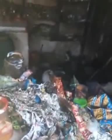 हसनपुर: आदमपुर में शॉर्ट सर्किट होने से परचून की दुकान में लगी आग, पीड़ित को एक लाख रुपए का हुआ नुकसान