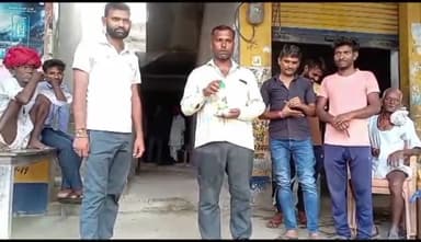 नैनवां: पलाई में खाद के साथ यूरिया तरल पदार्थ की सीसी देने पर किसानों ने जताया विरोध शोषण का लगाया आरोप