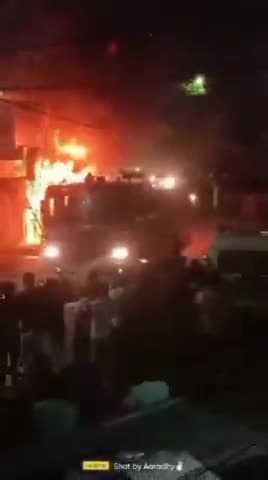 होशंगाबाद नगर: शहर का जिला अस्पताल के सामने जनरल स्टोर की दुकान में शॉर्ट सर्किट से लगी आग का वीडियो सोशल मीडिया पर हुआ वायरल