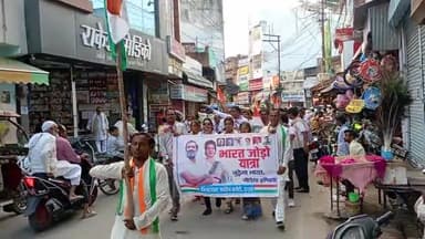 जननायक राहुल गांधी की ऐतिहासिक भारत जोड़ो यात्रा की वर्षगांठ पर इटावा में जिला अध्यक्ष मलखान सिंह यादव के नेतृत्व में निकाली गई।