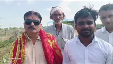 गौ रक्षा समिति के द्वारा जन्माष्टमी के शुभ अवसर पर ग्राम पंचायत तिंदवारा में संचालित गौशाला में गो पूजन करके  गुड़ खिलाक