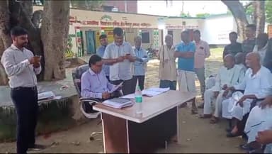 सैदपुर: हथौड़ा स्थित प्राथमिक विद्यालय पर उप-जिलाधिकारी ने लगाया ग्राम चौपाल, ग्रामीणों की समस्याओं का किया समाधान