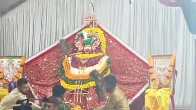 होशंगाबाद नगर: कृष्ण जन्माष्टमी पर काली कमेटी द्वारा सतरस्ते में भजन कीर्तन का किया गया आयोजन, खाटू श्याम के भजनों की दी गई प्रस्तुति