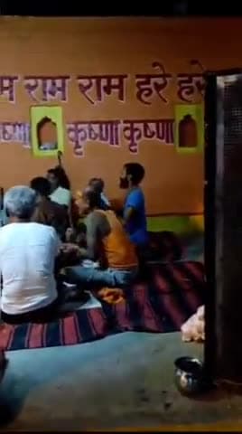 इचाक: श्री कृष्ण जन्माष्टमी के अवसर पर इचाक प्रखंड के विभिन्न मठ-मंदिरों में किए गए भजन-कीर्तन, भक्ति में डूबे लोग