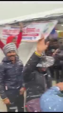 मणिमहेश में बर्फबारी देख झूम उठे श्रद्धालु

#जयमहादेव