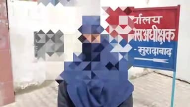 मुरादाबाद: एसएसपी कार्यालय पहुंची मझोला थाना क्षेत्र की रहने वाली गैंगरेप पीड़िता, आरोपियों के खिलाफ की कार्रवाई की मांग