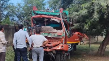 करनाल: गगसिना गांव के पास कैंटर और ट्रक की हुई टक्कर, दो लोगों की हुई मौत