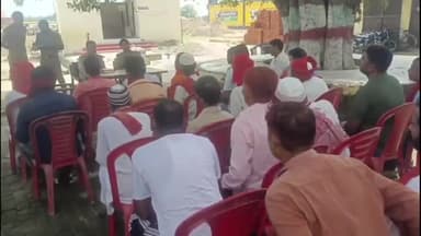 मुरादाबाद: अवैध शराब की रोकथाम को लेकर आबकारी विभाग व मुंडा पांडे थाना प्रभारी ने चौकीदारों के साथ थाने पर बैठक का किया आयोजन