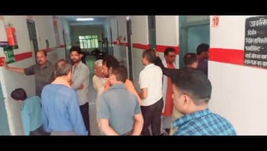 मऊरानीपुर: धवाकर घर की तरफ जा रहे बाइक सवार जंगली जानवर से टकराये, हुए गंभीर रूप से घायल,पहुंचे अस्पताल।