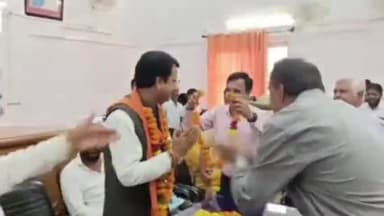 रतलाम नगर: शहर के एक चौराहे का नाम भगवान परशुराम के नाम पर करने पर सर्व ब्राह्मण महासभा ने किया विधायक कार्यालय पर विधायक का सम्मान