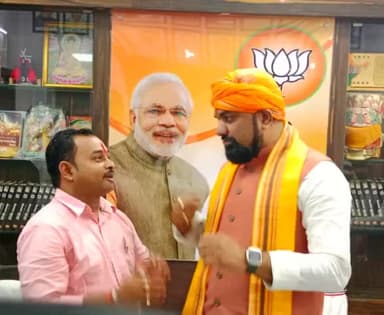 बिहार प्रदेश  स्थित भाजपा कार्यालय में बिहार प्रदेश अध्यक्ष आदरणीय सम्राट चौधरी जी से उनके कार्यालय में शिष्टाचार भेंट कर आशीर्वाद लिया
Saurav malakar जिलामहामंत्री भाजपा कटिहार