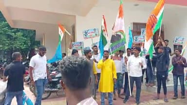 #भारत_जोड़ो_यात्रा की सफल एक वर्ष पूर्ण होने पर भारत जोड़ो पैदल मार्च निकाला गया।।

जोड़ो जोड़ो भारत जोड़ो