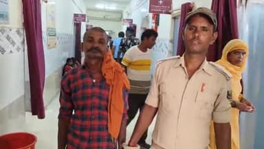 जहानाबाद: पूर्व के मामले में फरार चल रहे कभी एक अभियुक्त को शराब के नशे में पुलिस ने भातुबीघा से किया गिरफ्तार, मेडिकल हेतु लाया ग
