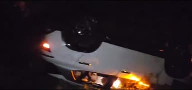 मड़िहान: इंदिरा नगर के पास कलवारी निवासी इंजीनियर की कार पलट गई जिससे इंजीनियर घायल हो गए