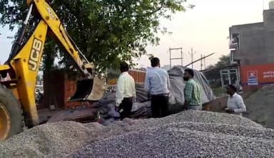 हरिद्वार: ज़िलाधिकारी के आदेश पर प्रशासन की टीम ने अवैध खनन के एक दर्जन भंडारण पर की निरीक्षण की कार्रवाई