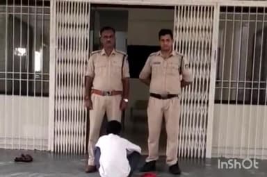 टीकमगढ़: टीकमगढ़ देहात पुलिस ने 15 साल पुराने ₹5000 के इनामी स्थाई वारंटी को मवई बस स्टैंड से किया गिरफ्तार