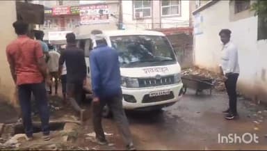 गुना: गुलाबगंज में बहादुर का बगीचा के पास ट्रेन की चपेट में आने से कटकर एक व्यक्ति की हुई मौत, मामले की जांच में जुटी पुलिस