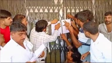 बीकानेर: बिजली संकट की समस्या से परेशान ग्रामीणों ने जयपुर रोड स्थित जोधपुर डिस्कॉम कार्यालय पर किया प्रदर्शन