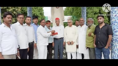 प्रयागराज: घोसी विधानसभा उपचुनाव में मिली जीत के बाद सपाइयों ने हाईकोर्ट के पास मिठाई बांटकर मनाया जश्न