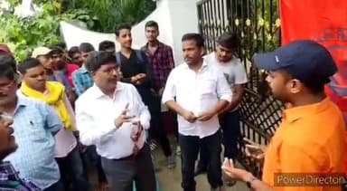 कहरा: स्नाकोत्तर परीक्षा का होमसेंटर की मांग को लेABVPनेMLTकॉलेज सहित विभिन्न कॉलेज में ताला मार विश्वविद्यालय का किया विरोध