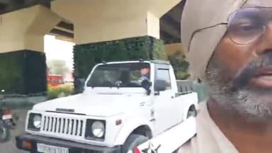 ਜਲੰਧਰ 1: ਜਲੰਧਰ ਦੇ ਪਠਾਨਕੋਟ ਚੋਂਕ ਵਿਖੇ ਹੋਏ ਦੁਰਘਟਨਾ ਦੇ ਮਾਮਲੇ 'ਚ ਪੁਲਿਸ ਕਰਮਚਾਰੀ ਨੂੰ ਜਾਣਕਾਰੀ ਨਾ ਹੋਣ ਤੇ ਪੁਲਿਸ ਵਾਲਾ ਪੱਤਰਕਾਰ ਨਾਲ ਕੀਤੀ ਬਹਿਸ