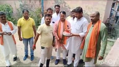 मनकापुर: मेरा माटी मेरा देश अभियान के तहत मिट्टी संकलन कार्य प्रत्येक बूथों पर भाजपा जिलाध्यक्ष द्वारा सिसवा गांव से हुआ आरंभ