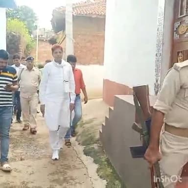 कलेर: नाथ खरसा में मृतक के परिजनों से मिले पूर्व विधायक ,बंधाया ढांढस, दिया संताव्ना