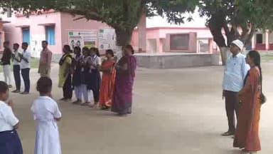 जलालगढ़: अंतर्राष्ट्रीय साक्षरता दिवस के उपलक्ष्य में साक्षरता अलख जगाने को लेकर प्रखंड के विभिन्न विद्यालयों में ली गई शपथ ।