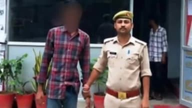 प्रयागराज: खुल्दाबाद थाना क्षेत्र के तिराहे  के पास से पुलिस ने एक वांछित अभियुक्त गिरफ्तार किया
