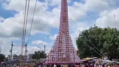 सुरसंड: बैरगानिया में महावीर झंडा में शामिल हुए दर्जनों सुरसंड के पुलिसकर्मी सुरक्षा व्यवस्था को उद्देश्य से शामिल किया पुलिस को