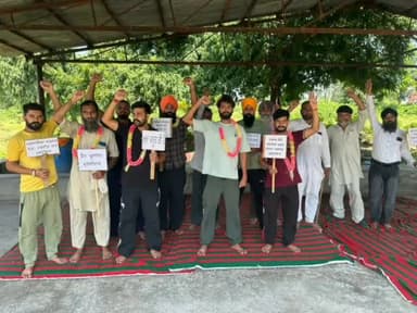 ਪਠਾਨਕੋਟ: ਸੀਪੀਐਫ ਯੂਨੀਅਨ ਪੰਜਾਬ ਨੇ ਡੈਮ ਦੇ ਚੀਫ ਇੰਜਨੀਅਰ ਦਫਤਰ ਦੇ ਬਾਹਰ ਪਿਛਲੇ 130 ਦਿਨਾ ਤੋ ਭੁਖ ਹੜਤਾਲ ਤੇ ਬੈਠੇ ਮਜਦੂਰਾ ਨੂੰ ਆਪਣਾ ਸਮਰਥਨ ਦਿਤਾ