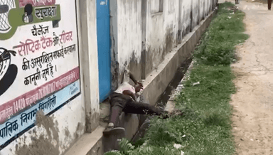 सिंगरौली: माजन मोड़ के समीप न्यू चिराग होटल के पीछे नशे में धुत एक व्यक्ति सड़क किनारे नाली में गिरा स्थानीय लोगों ने फटकार लगाकर मौके से भगाया