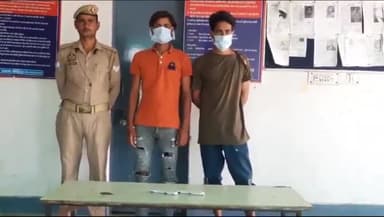 हापुड़: गांव जरोठी के पास से पुलिस ने वारदात करने की फिराक में बैठे 2 अभियुक्तों को दो चाकू के साथ किया गिरफ्तार।