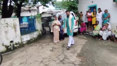 महासमुंद विधानसभा क्षेत्र के ग्राम परसठ्ठी में कृष्णा जन्म उत्सव मटकी फोड़ कार्यक्रम शामिल हुआ 

#आप_मन_के_संगवारी 
#अशवंत_तुषार_साहू #हम_तैयार_है_जितबो_महासमुंद_विधानसभा #विधायक_प