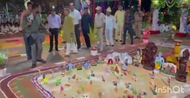 आगरा: केंद्रीय कारागार में जन्माष्टमी महोत्सव मनाने पहुंचे कारागार मंत्री धर्मवीर प्रजापति