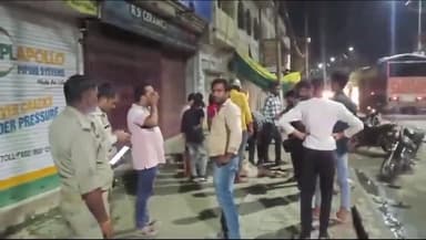 प्रयागराज: रामबाग में तेज रफ्तार कार ने सवारी लेकर जा रहे ओला बाइक चालक को मारी टक्कर, बाइक चालक का टूटा पैर