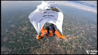 IAF के विंग कमांडर गजानंद यादव ने #G20 के झंडे के साथ 10 हजार फीट ऊंचाई से लगाई छलांग