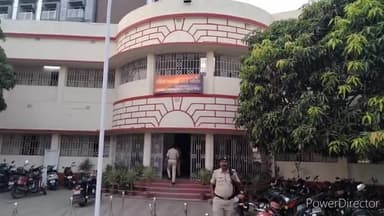 कटिहार: RPF ने स्पेशल ड्राइव चलाकर स्टेशन से यात्रियों के मोबाइल चोरी करने के आरोप में 2 चोरों को किया गिरफ्तार, जीआरपी को सौंपा