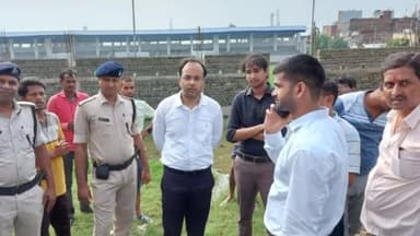 बिहार: हरनौत नगर पंचायत के पटेल नगर मोहल्ले में जल जमाव की समस्या को लेकर जिलाधिकारी ने किया स्थल निरीक्षण