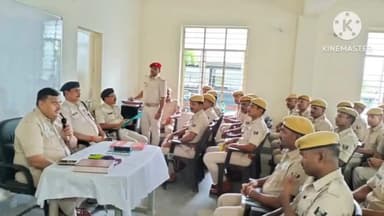 सुपौल: एसपी शेशव यादव ने टीटीसी ट्रेनिंग कर रहे प्रशिक्षुओं से पुलिस लाइन में की मुलाकात
