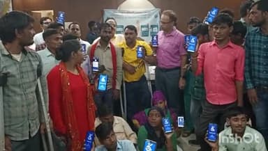 धौलपुर: जिला कलेक्ट्रेट में कलेक्टर ने दिव्यांग मतदाताओं को सक्षम ऐप व होम वोटिंग के बारे में दी जानकारी