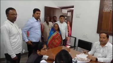 अरेराज: अनुमंडलीय व्यवहार न्यायालय अरेराज में राष्ट्रीय लोक अदालत का किया गया आयोजन, आधा दर्जन मुकदमों का हुआ निपटारा