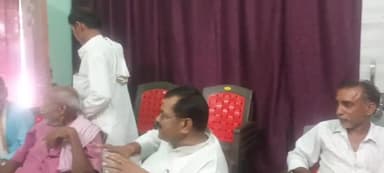 सुरसंड: प्रखंड प्रमुख ने सुरसंड प्रखंड कार्यालय में विभिन्न पंचायतों की समस्याओं को लेकर की बैठक