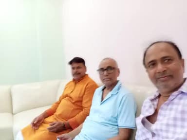 असम के विश्वनाथ चाराली में चैंबर ऑफ कॉमर्स के अध्यक्ष पी एन सिंह जी से मिले,साथ में अखिल भारतीय रौनियार महासभा के जिलाध्यक्ष रामानंद रौनियार जी।