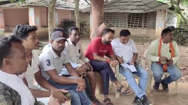 दरभा: आगामी परिवर्तन यात्रा को लेकर दरभा भाजपा मंडल के नेगानार  में प्रभारी योगेंद्र पांडे ने ली बैठक।